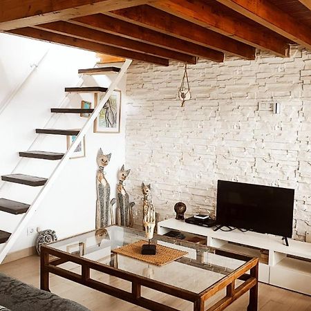 Beautiful Chalet With Wifi And Free Parking Арона Экстерьер фото