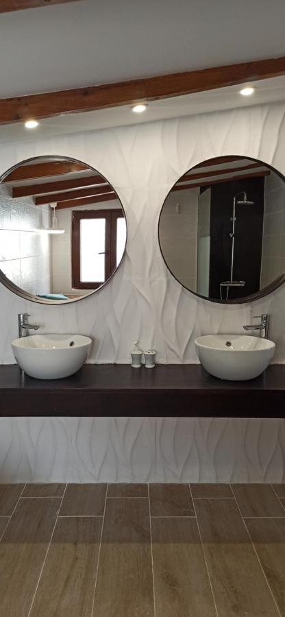 Beautiful Chalet With Wifi And Free Parking Арона Экстерьер фото