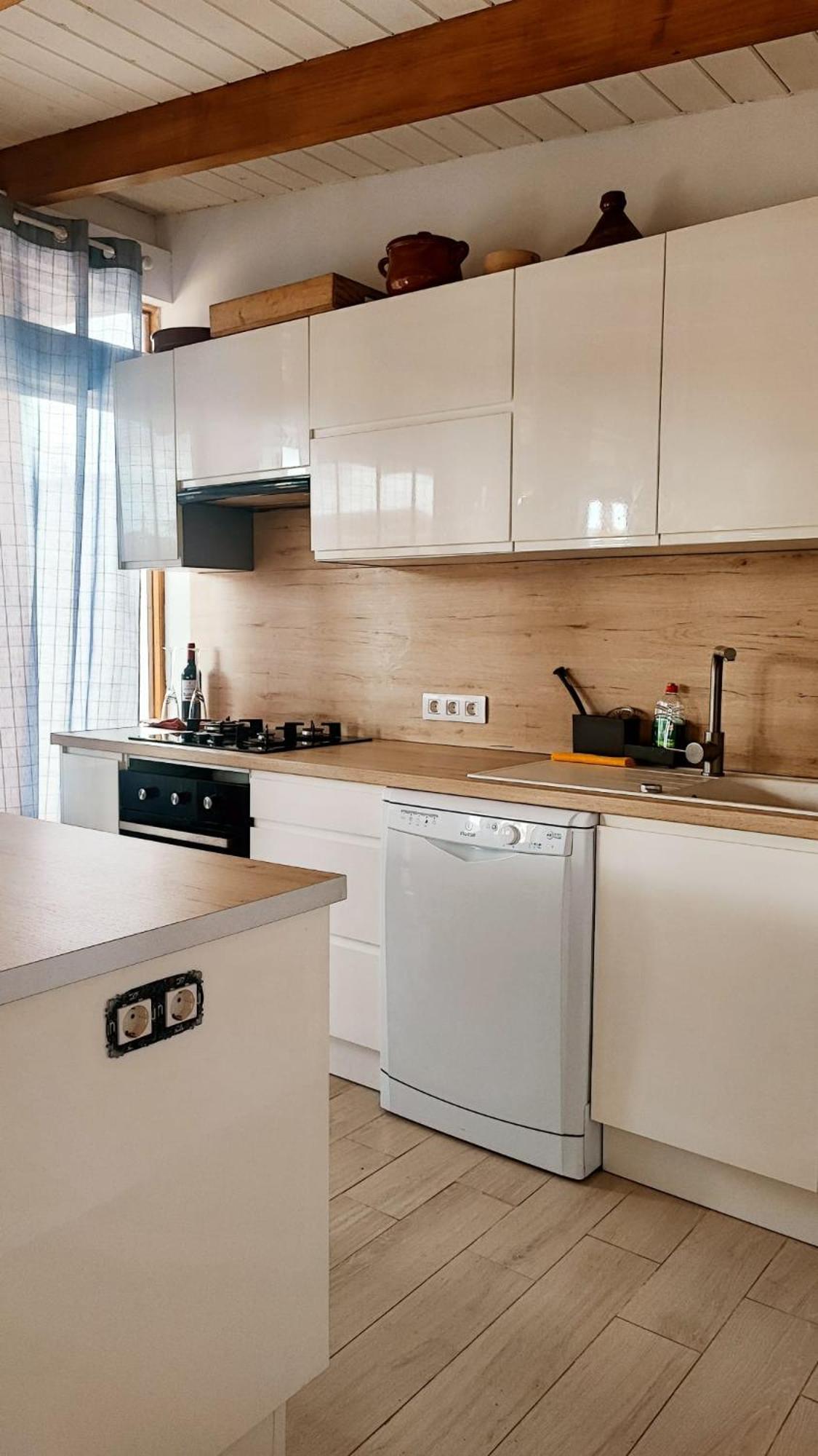 Beautiful Chalet With Wifi And Free Parking Арона Экстерьер фото